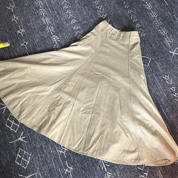 Vintage made in Canada, Cream brand full skirt. - Picture 6 of 8